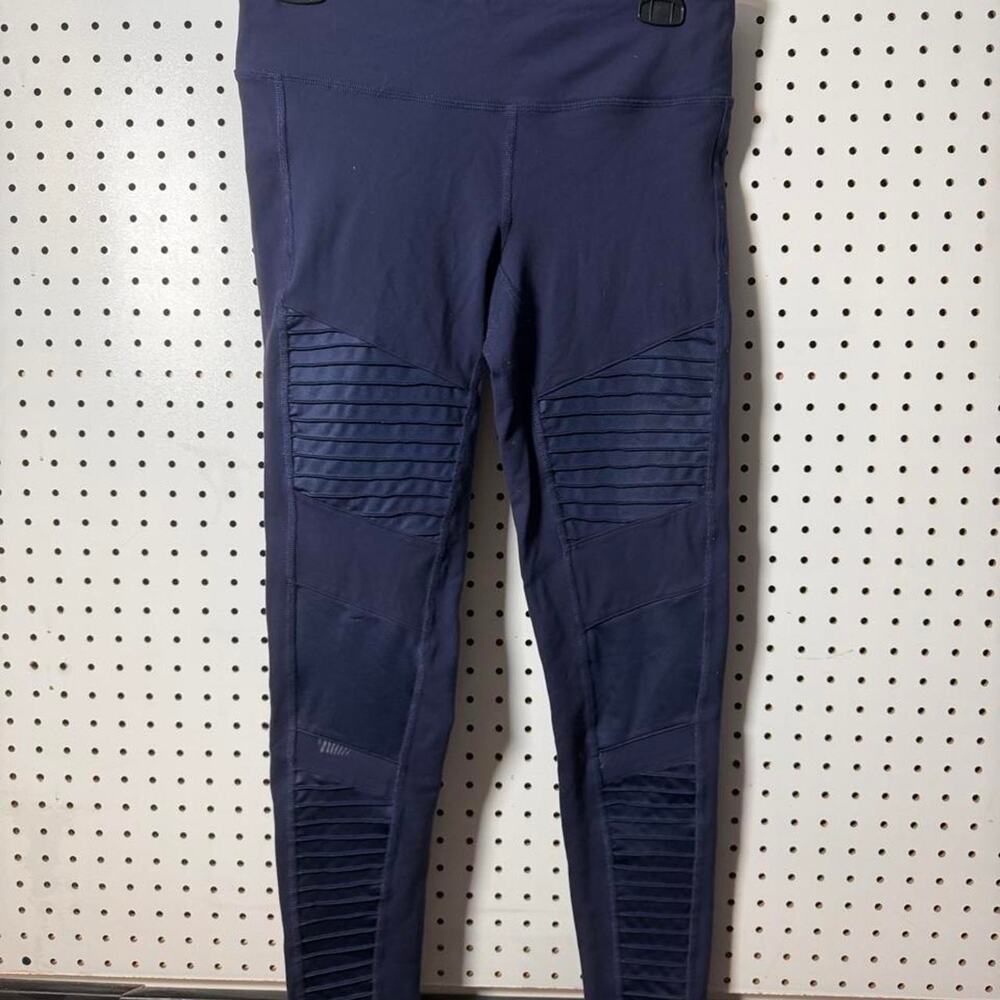 Alo Yoga Navy Blue Leggings Women’s measurements 28in waist and 29 inch inseam!